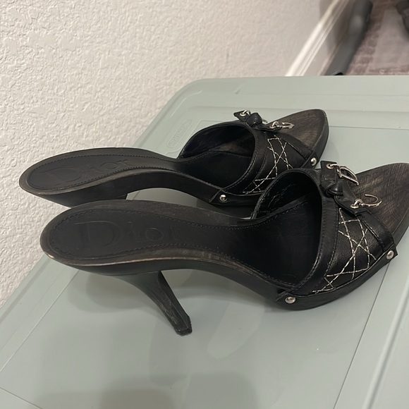 Dior sandal. Black . Size 38.5 ( run small) I’m usually a 6.5 or 7 though. - Picture 14 of 14